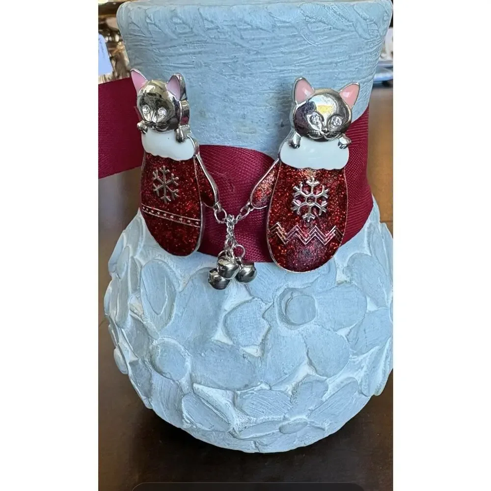 Isabel Bloom Signed 2005 Gray Floral Vase Planter Concrete w/ Cat Mitten Decor